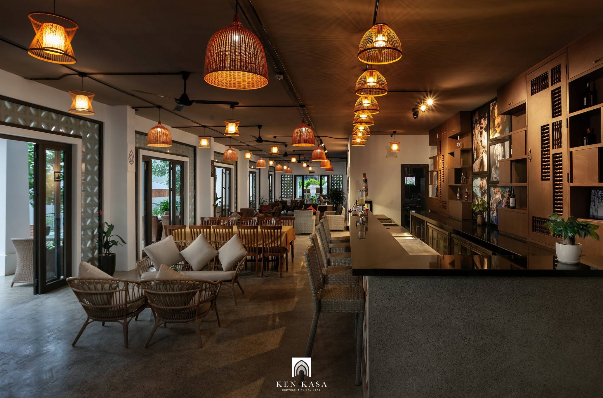 Không gian nhà hàng tại Phong Nha Lake House Resort
